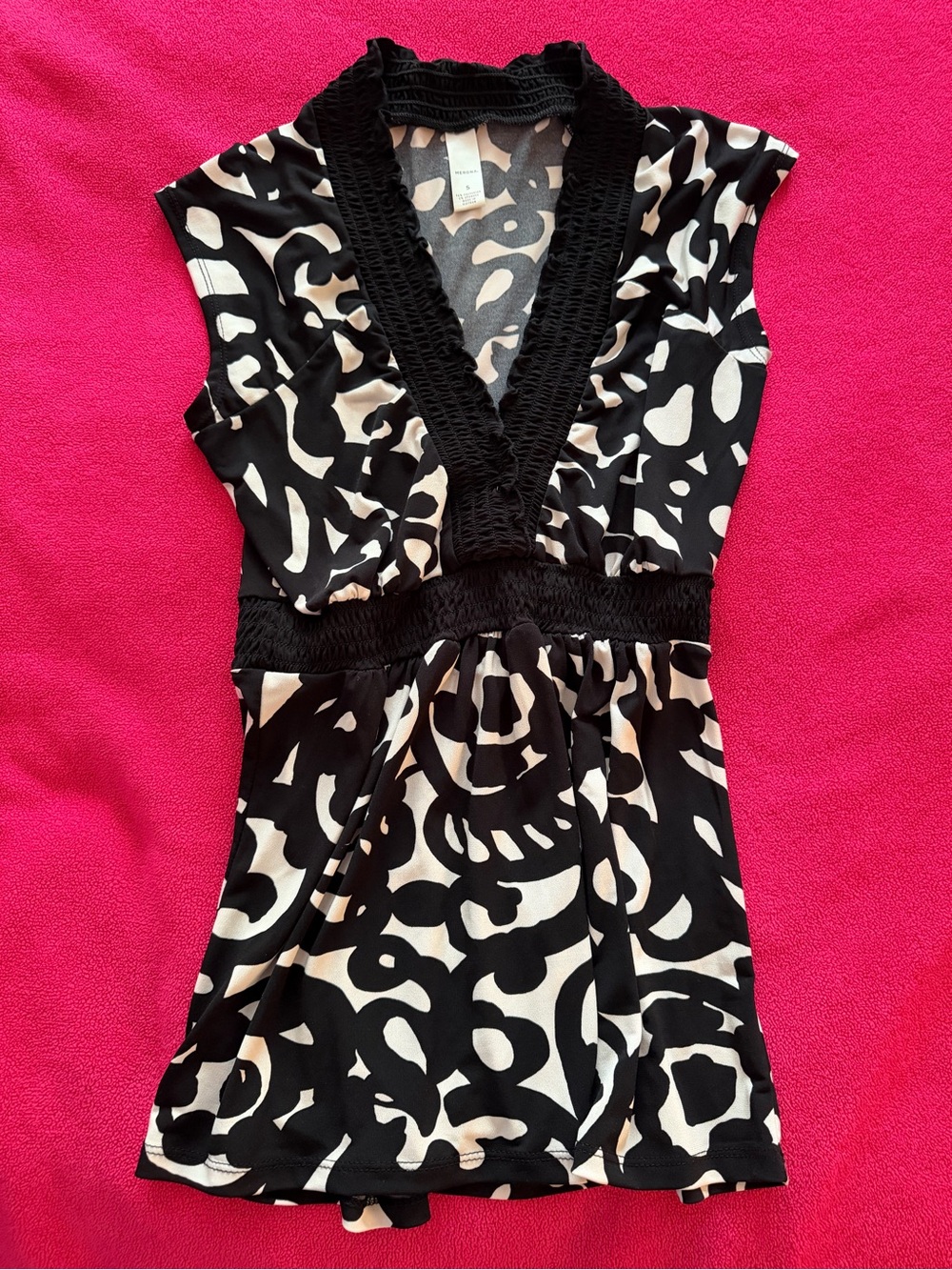 Merona Women’s Black and White V-Neck Top
